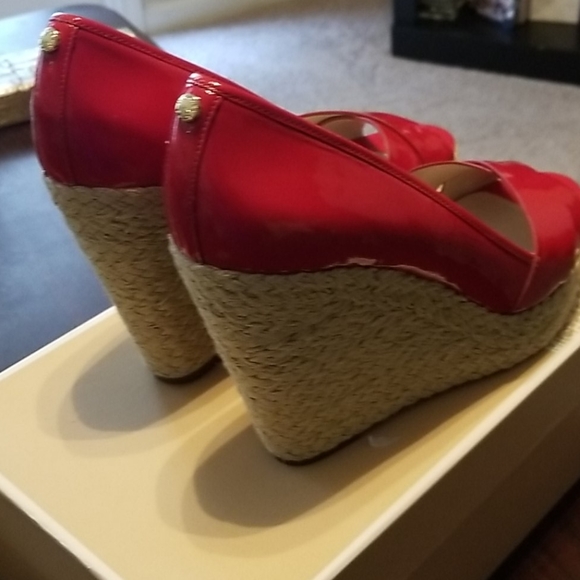 Michael Kors Red Cassandra Heels Size 9.5M - Picture 4 of 7